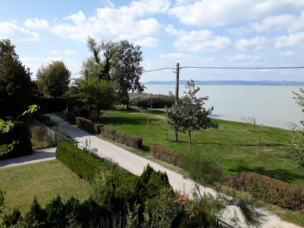 Traumlage Direkt Am See Balatonszárszó Екстериор снимка