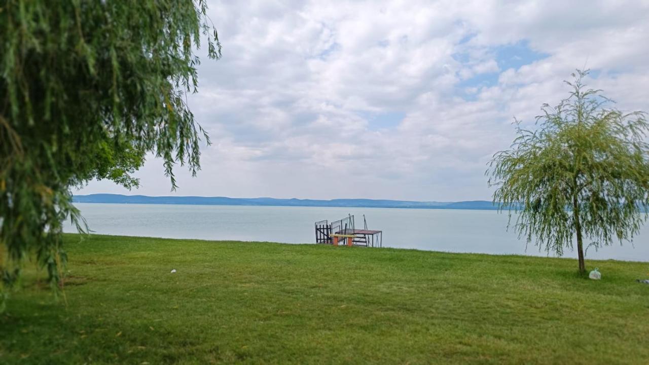 Traumlage Direkt Am See Balatonszárszó Екстериор снимка