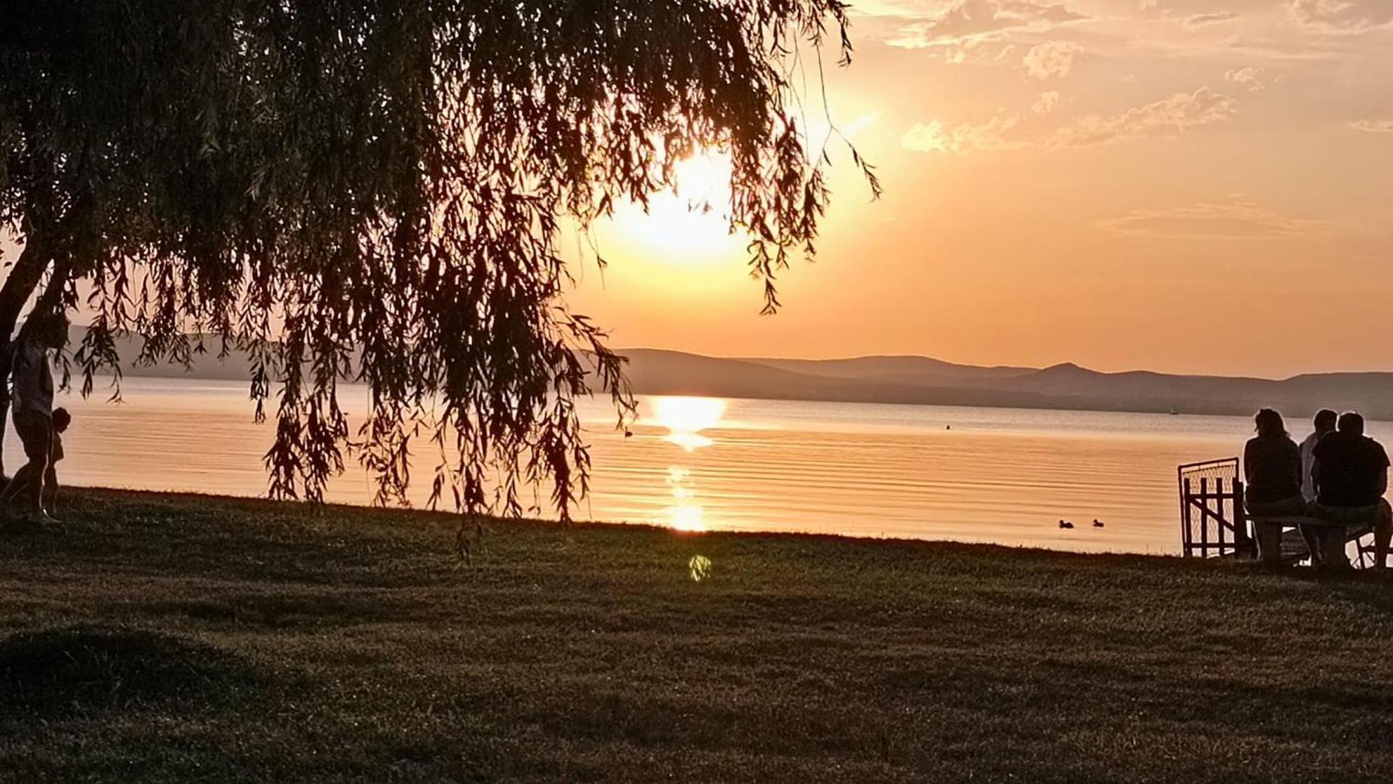 Traumlage Direkt Am See Balatonszárszó Екстериор снимка